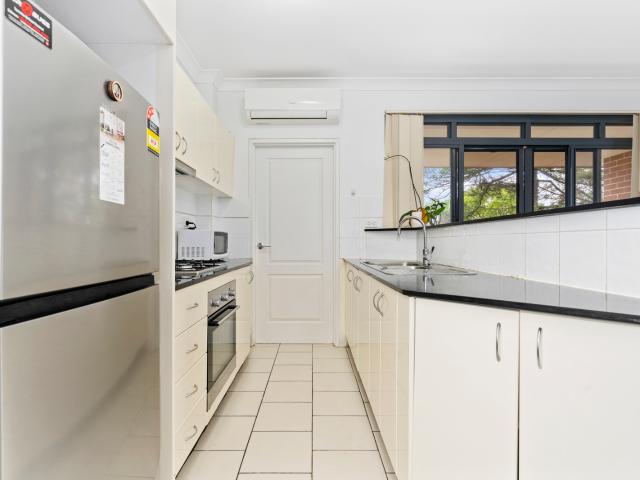 Super neat apartment with 2 balconies 700m to the station