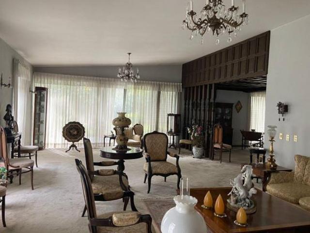 Super oportunidad de precio por esta gran Residencia