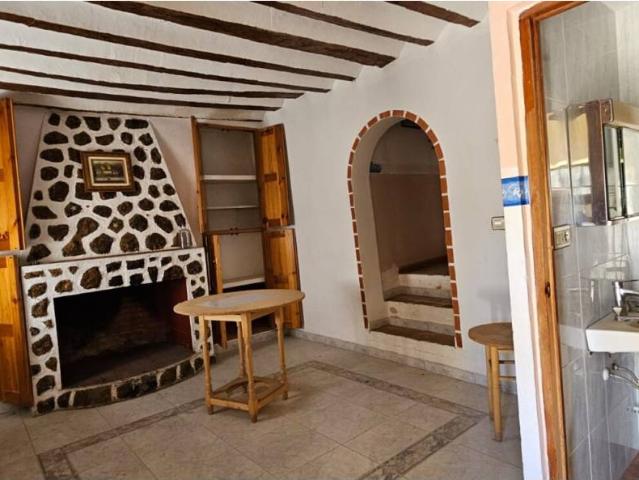SUPER PRECIO, POCA REFORMA, BONITO ENTORNO, TEJADO NUEVO, casa en venta en pueblo en el Masegoso, sierra, una casa de do