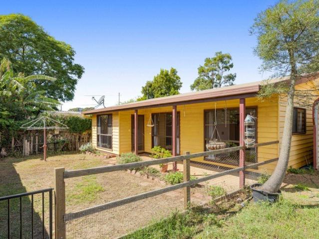 SUPER RARE Stable Precinct Property 700m from Racecourse!