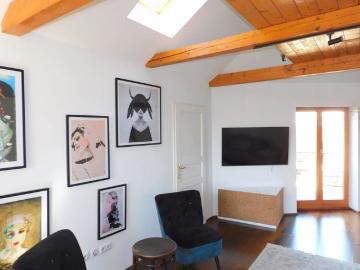 Super Schöne 3 Zimmer Wohnung mit Balkon in historischem Ensemble Wohnen wie im Urlaub