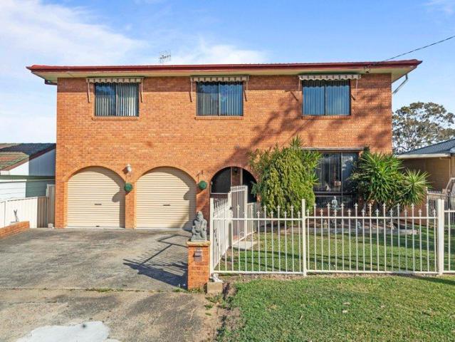 SUPER SIZED HOME WITH MULTIPLE LIVING OPTIONS