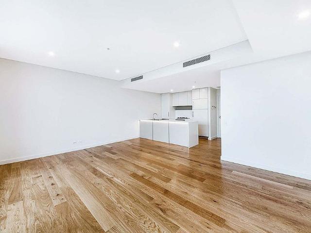 Super Spacious 2 Bed with Stunning View and Kitchen Island
