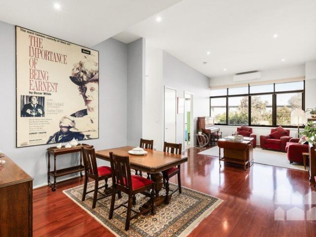 Super spacious three bedroom apartment + walk to the village lifestyle