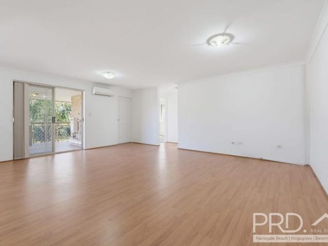 SUPER SPACIOUS TOP FLOOR APARTMENT