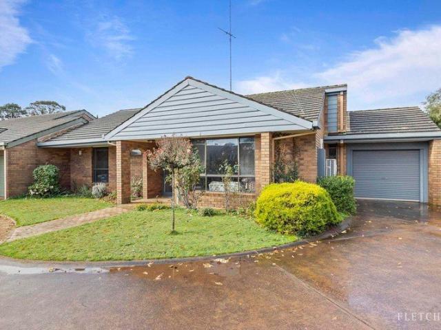 Super Spacious Town Residence in Elite Lake Wendouree Locale
