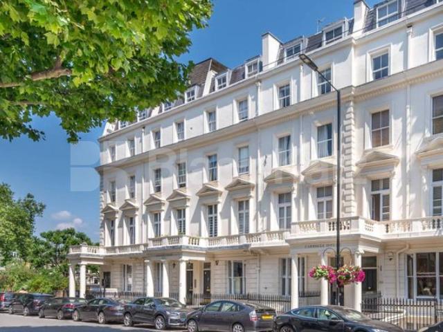 Super spacious studio set within a period house minutes to tube and shops