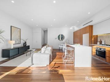 Super Stylish, North facing, Courtyard Apartment