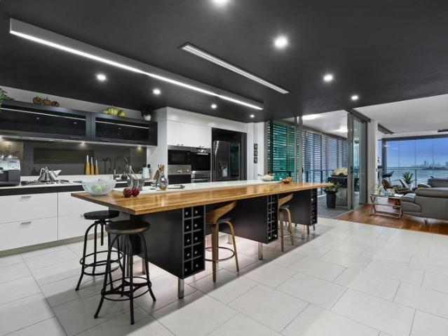 Super Stylish Corner Apartment with Spectacular Views to Surfers Paradise