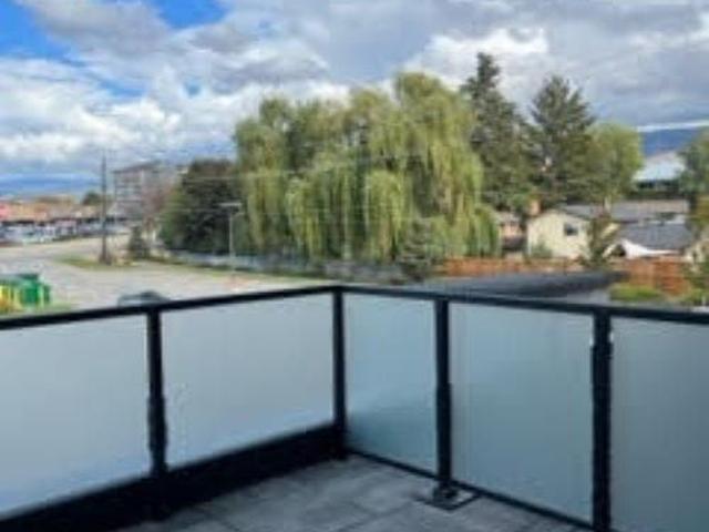 Super suite at SOHO 1 bed PLUS den over 800sq ft!