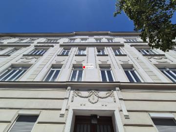 SUPERMIETE, SCHÖNE 2 ZIMMERWOHNUNG, ALLE NEBENRÄUME, GUTE ÖFFENTLICHER ANBINDUNG!