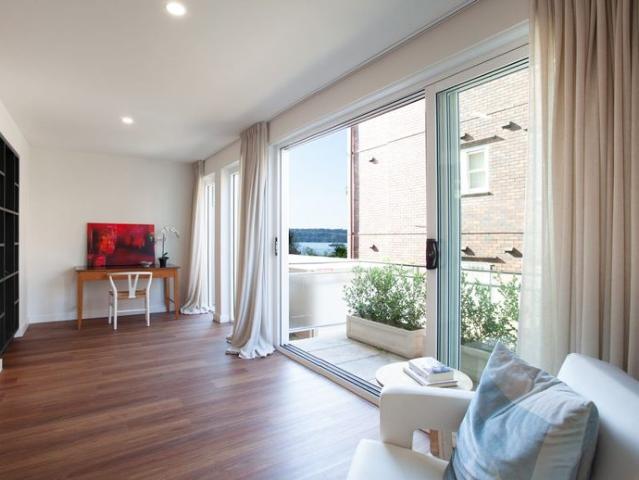 Superb 3 bedroom 2 bathroom home with harbour glimpses $2,200 a week fully furnished