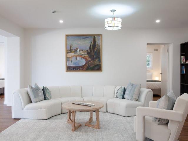 Superb 3 bedroom 2 bathroom home with harbour glimpses $2,200 a week fully furnished