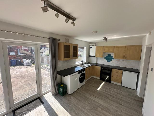 Superb 3 bedroomed terrace house to let with first floor bathroom, large lounge and kitchen diner with patio doors onto a large paved patio