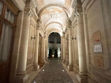 Superb 105 m² apartment in St Germain des Prés 3 bedrooms, spacious and bright