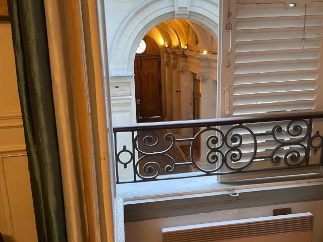 Superb 105 m² apartment in St Germain des Prés 3 bedrooms, spacious and bright