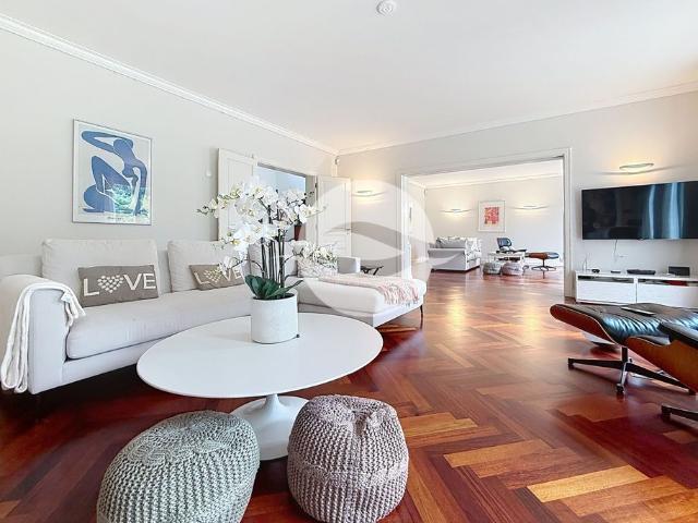Superb 10.5 room villa + independent studio