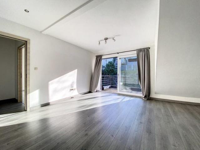 Superb 2 bedroom flat with terrace and parking