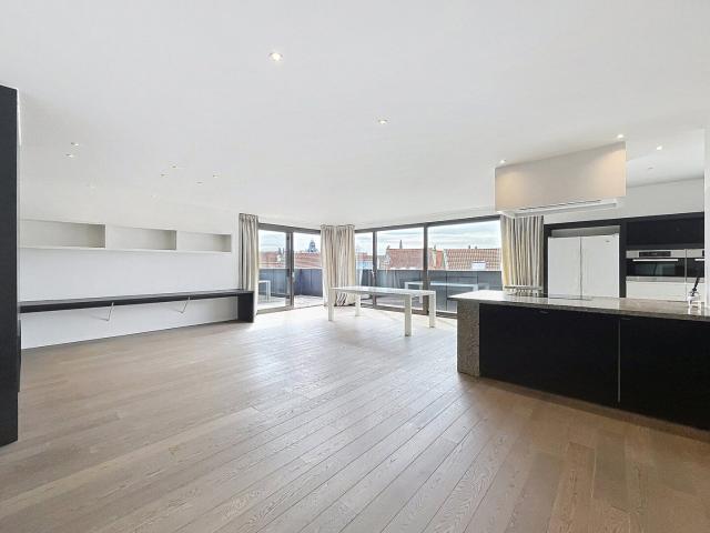 Superb 2 bedroom penthouse with a spacious terrace & parking