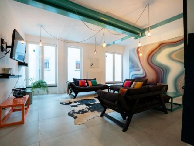 Superb 400 m² shared house Hors Chateau