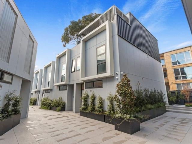 Superb 4 Level Townhouse with City Views