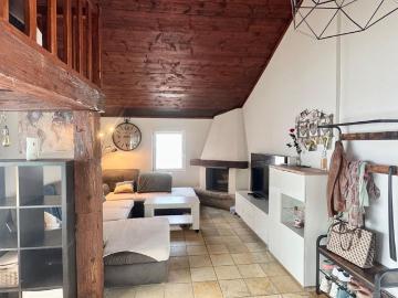 Superb 4 room apartment in a former farmhouse with character in Develier, available from October 1