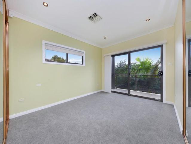 Superb Coastal Family Haven With A Spacious Dual Level Layout & Pool