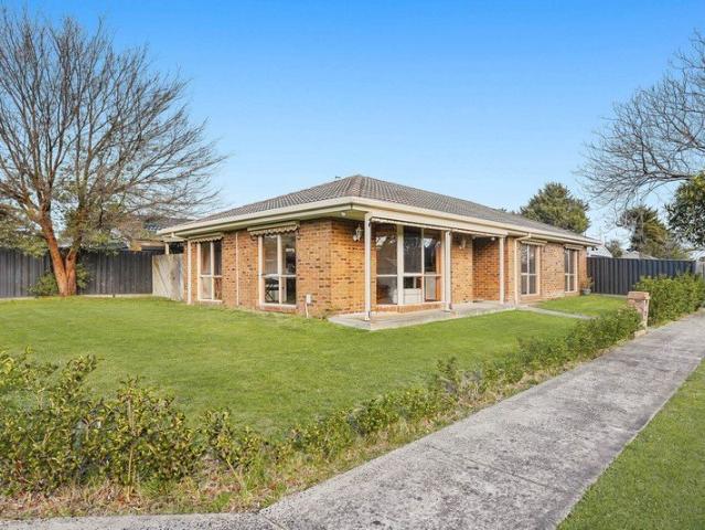 Superb Corner Opportunity in the Heart of The Oatlands Estate!