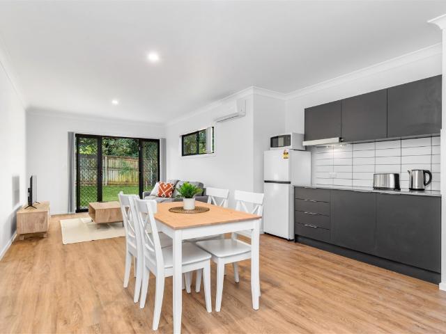 SUPERB CHERMSIDE LOCATION SPACIOUS STUDIO UNIT