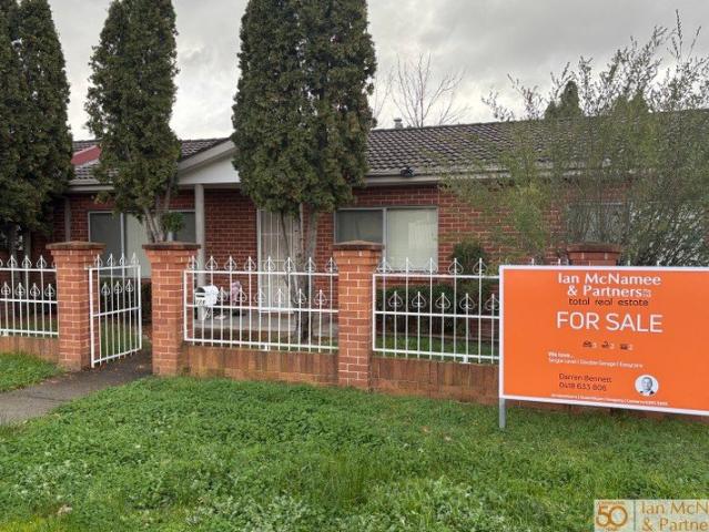 Superb Crestwood Location !