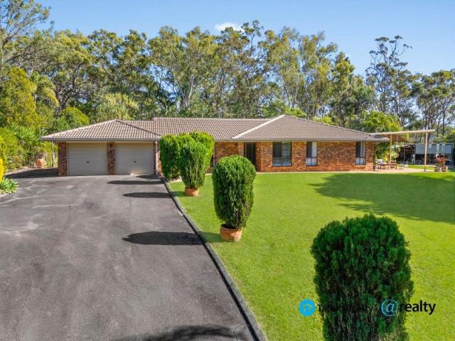 Refurbished Home On 6,000m2 In Quiet Cul De Sac!
