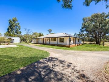 Lauriston, Mount Alexander, Victoria - Equipped kitchen