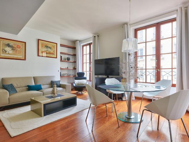Superb air conditioned apartment in the heart of Paris 1 Bedroom and 1 Living Room Les Halles district, Paris Amsterdam Apartments for Rent