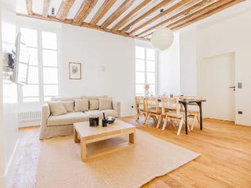 SUPERB apartment in the heart of the Marais Mobility lease, Paris Amsterdam Apartments for Rent