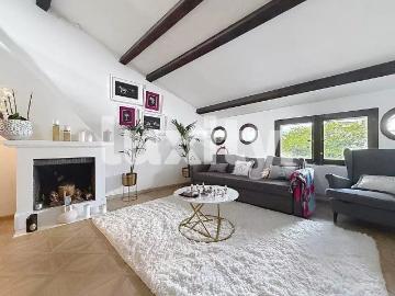 Superb apartment place du bourg de four