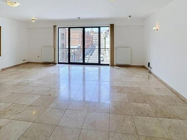 Superb Bright Two bedroom Apartment – Sainte Catherine Distr