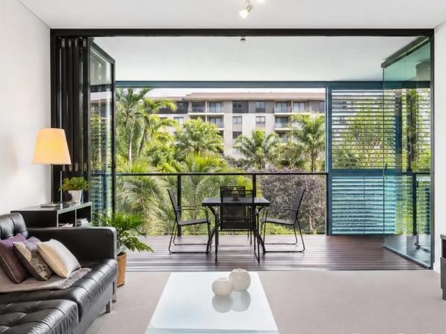 Superb East Facing One Bedroom Apartment in Sought After City Quarter