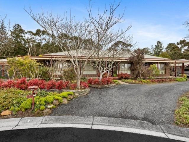 Superb Family Entertainer and Retreat Style Home