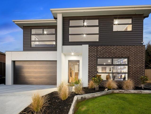 Superb family home with stunning views in ideal location