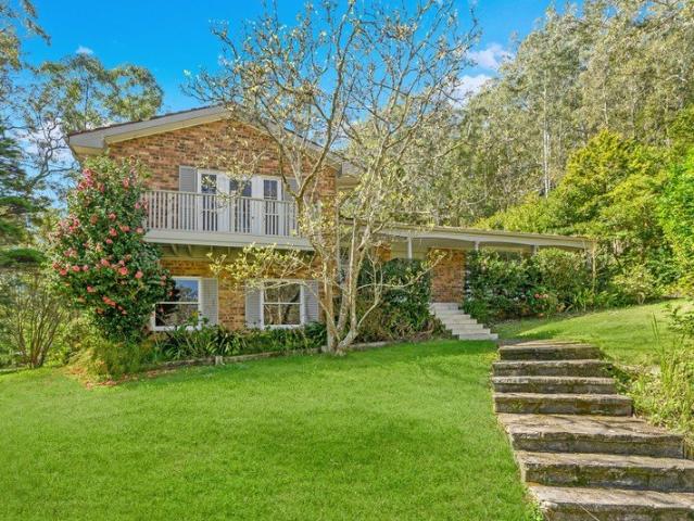 Superb family lifestyle in peaceful leafy setting