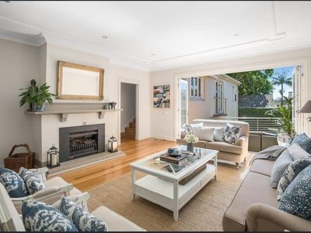 Superb family living in premium peninsula locale