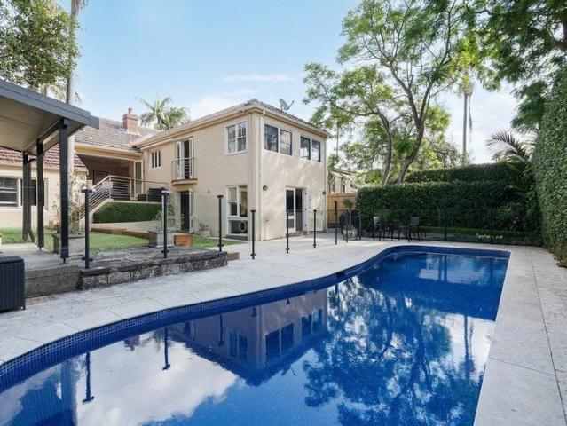 Superb family living in premium peninsula locale