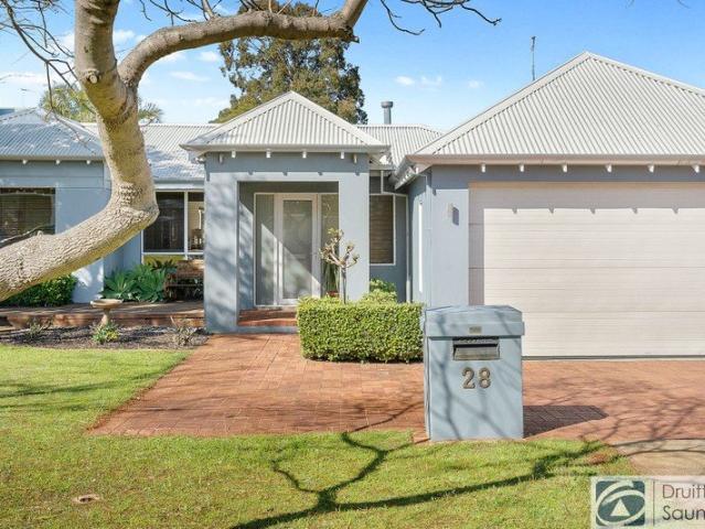 Superb family resort style home HOME OPEN SATURDAY 05 SEPTEMBER AT 9.45AM SHARP!