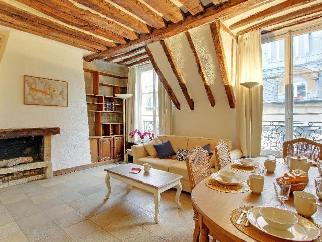 Superb flat, ideally located