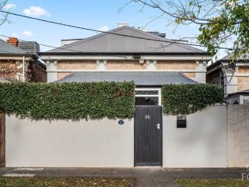Superb freestanding single fronted 2 storey stone cottage. c1880's in the perfect location