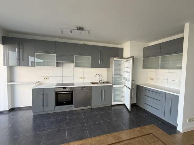 SUPERB FULLY RENOVATED 2 BEDROOM APARTMENT – 2 TERRACES