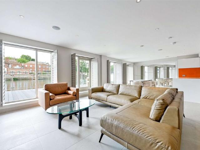 Superb furnished apartment in outstanding riverfront location with views to Windsor Castle over the River Thames