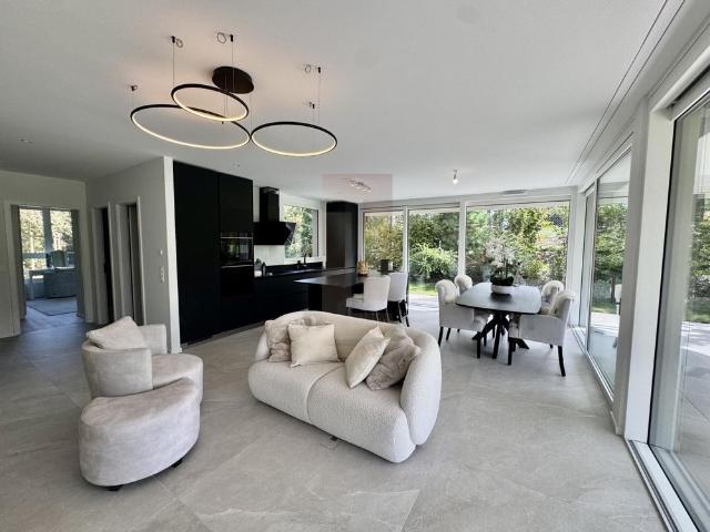 Superb furnished apartment on the ground floor