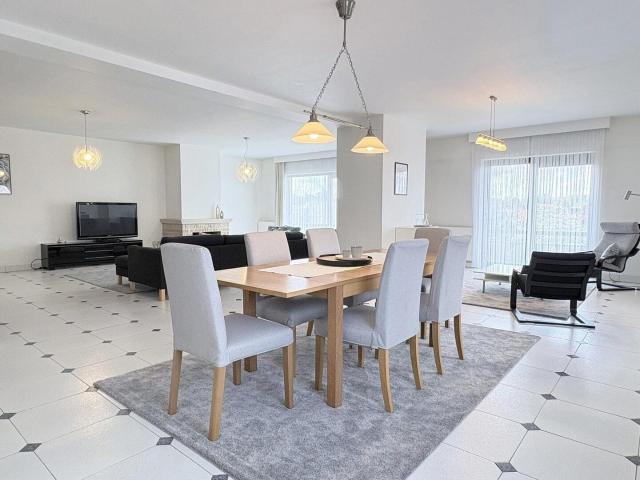 Superb furnished duplex 214 m², 3 beds, terrace, parking