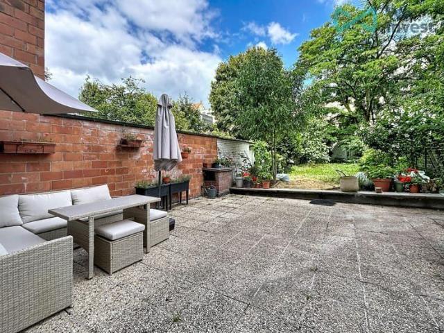 Superb furnished 2 bedroom apartment + garden